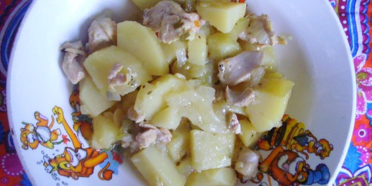Тушеные овощи с курицей в мультиварке