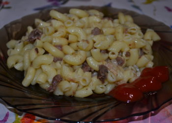 Макароны с тушенкой