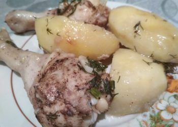 Курица с картошкой на сковороде
