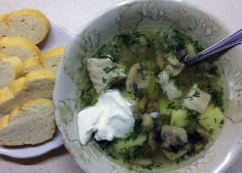 Мясной суп с шампиньонами