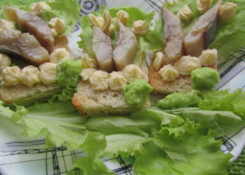 Крутоны с сельдью