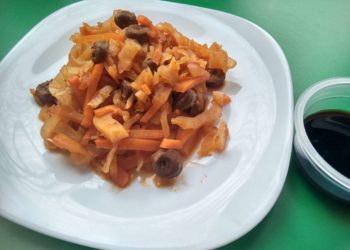 Бигус из свежей капусты и куриных сердечек