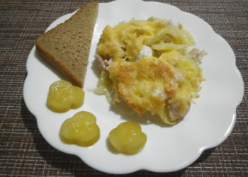 Слоеный картофель с курицей в духовке