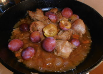 Вкусный кролик на сковороде